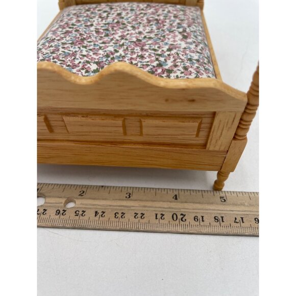 Decorative Miniature Wooden Bed Floral Mattress Dollhouses 5x2x5approx. - Picture 7 of 8